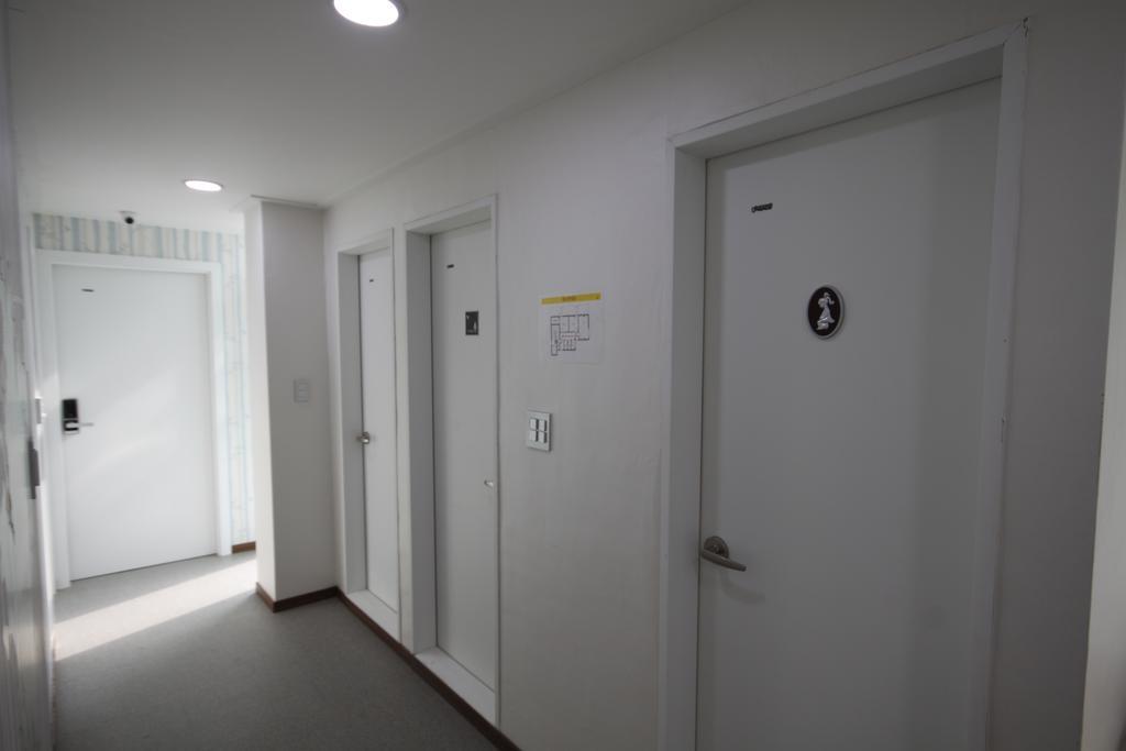 Miss Hongdae Guest House Seul Esterno foto
